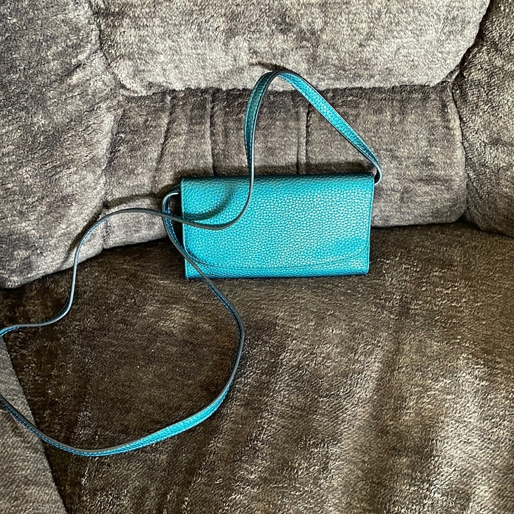 EUC Woman’s Teal Faux Leather Green Crossbody Bag With Adjustable Snap Closure